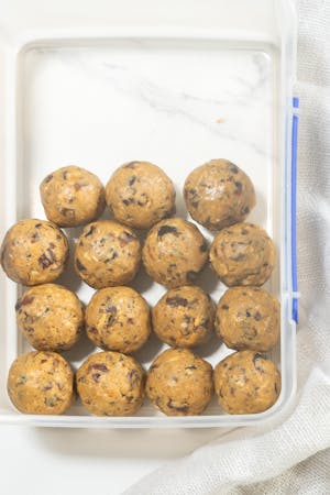 peanut butter date protein balls