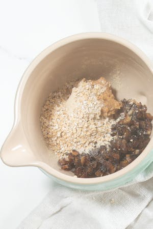 peanut butter date protein balls recipe